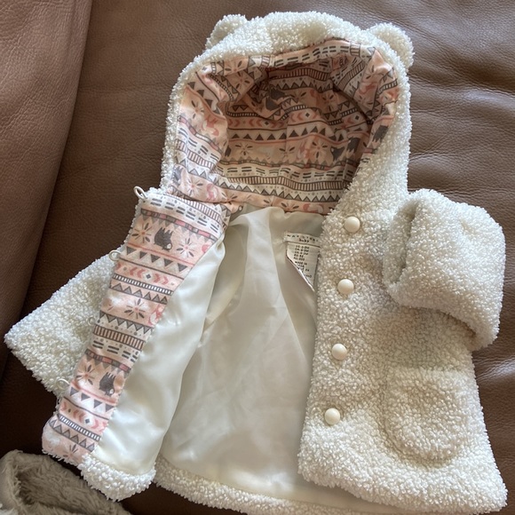 Max studio baby sherpa jacket. 0-3 months in white with ears on hoodie - Picture 2 of 2